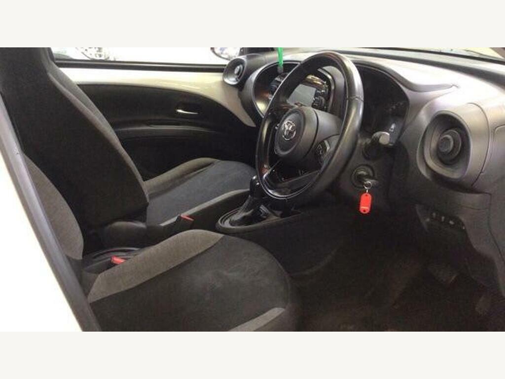 Toyota Aygo X Air Edition Green #7