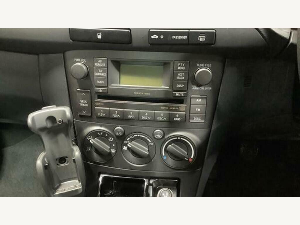 Toyota Avensis D-4d Tr Silver #10