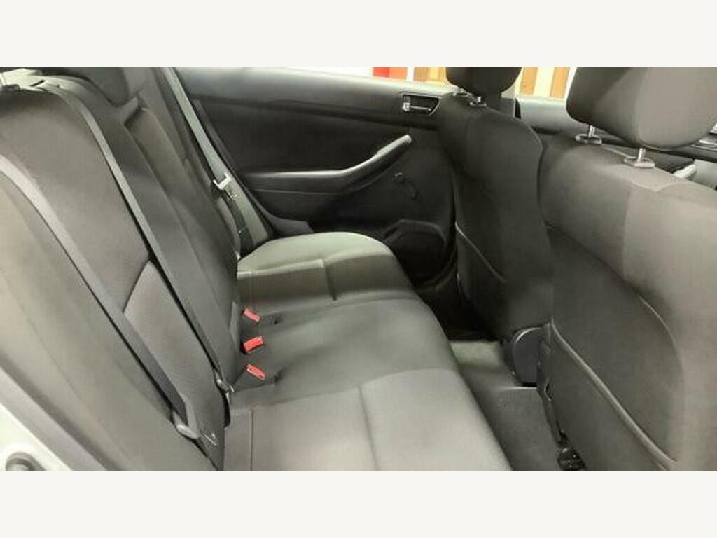 Toyota Avensis D-4d Tr Silver #8