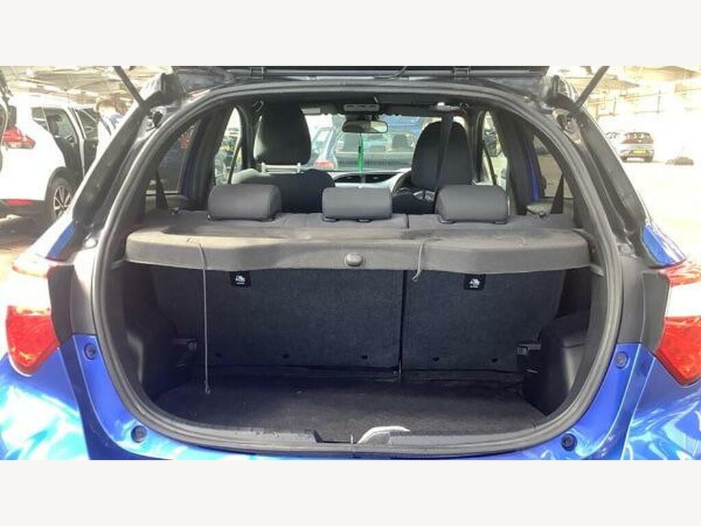 Toyota Yaris Active Blue #9