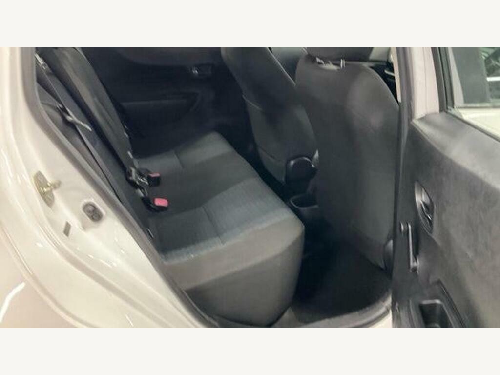 Toyota Yaris Hatchback White #8