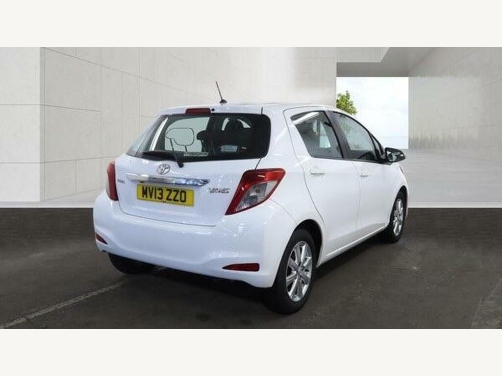 Toyota Yaris Hatchback White #3