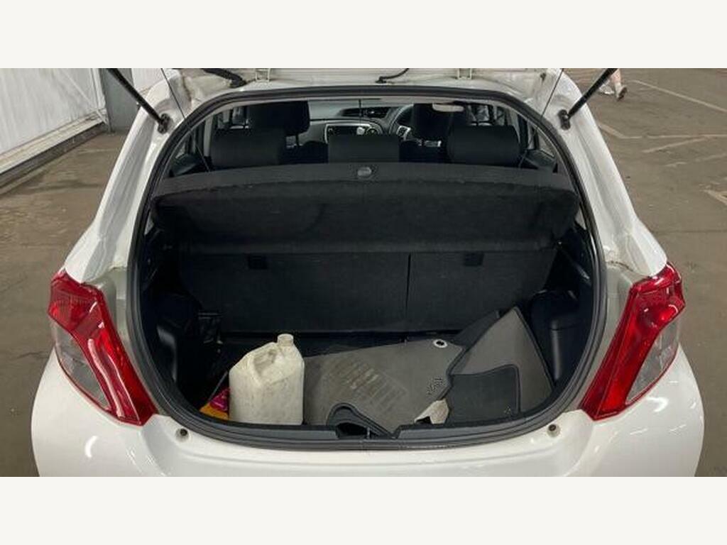 Toyota Yaris Hatchback White #7