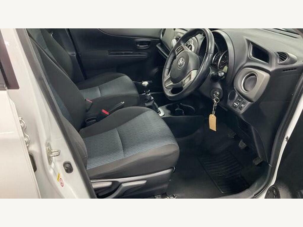 Toyota Yaris Hatchback White #9