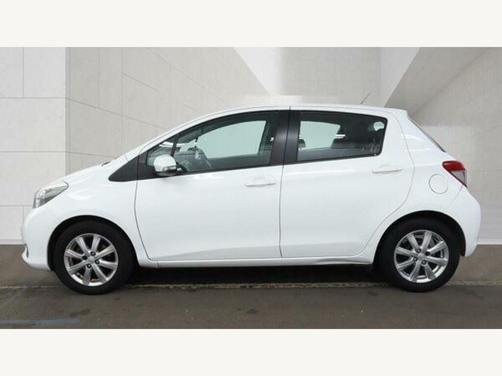 Toyota Yaris Hatchback White #5