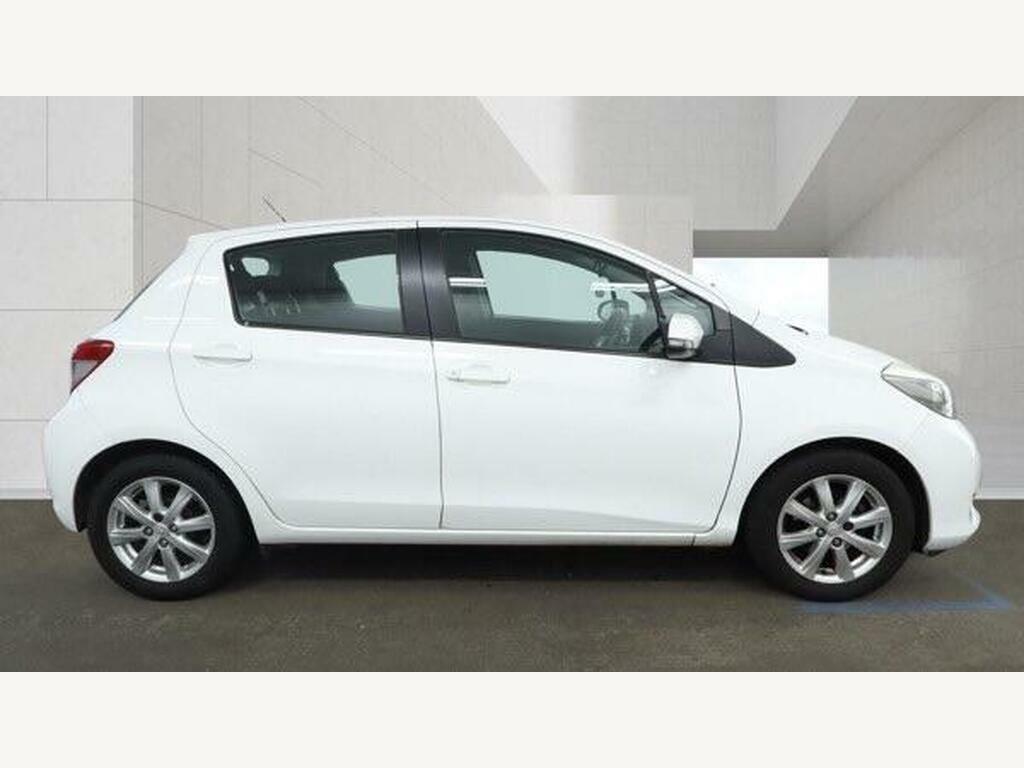 Toyota Yaris Hatchback White #4