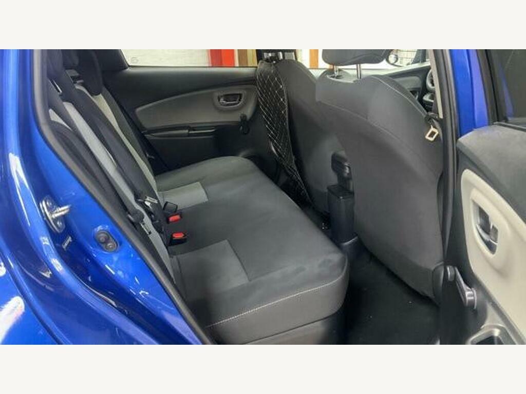 Toyota Yaris Vvt-i Icon Tech Red #10