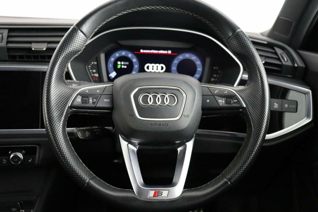 Audi Q3 35 Tfsi Black Edition  #10