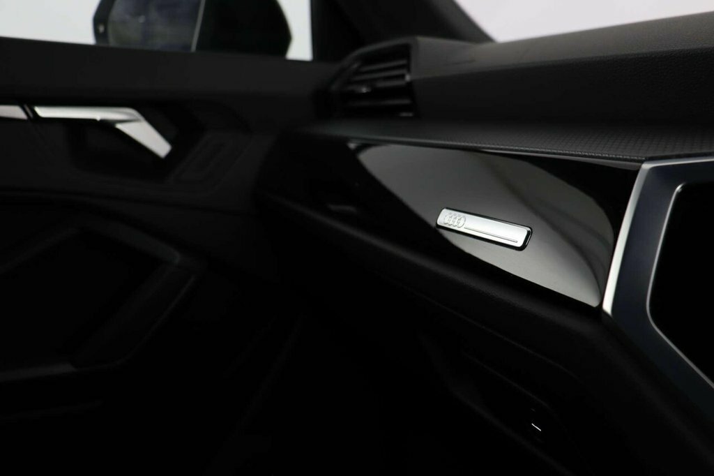 Audi Q3 35 Tfsi Black Edition  #30