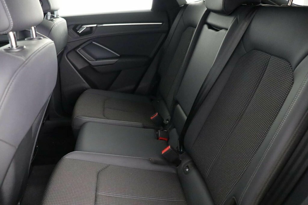 Audi Q3 35 Tfsi Black Edition  #17