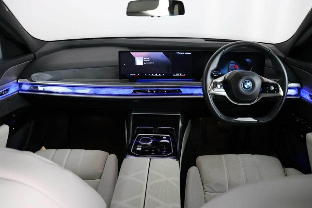 BMW i7 Saloon Black #10