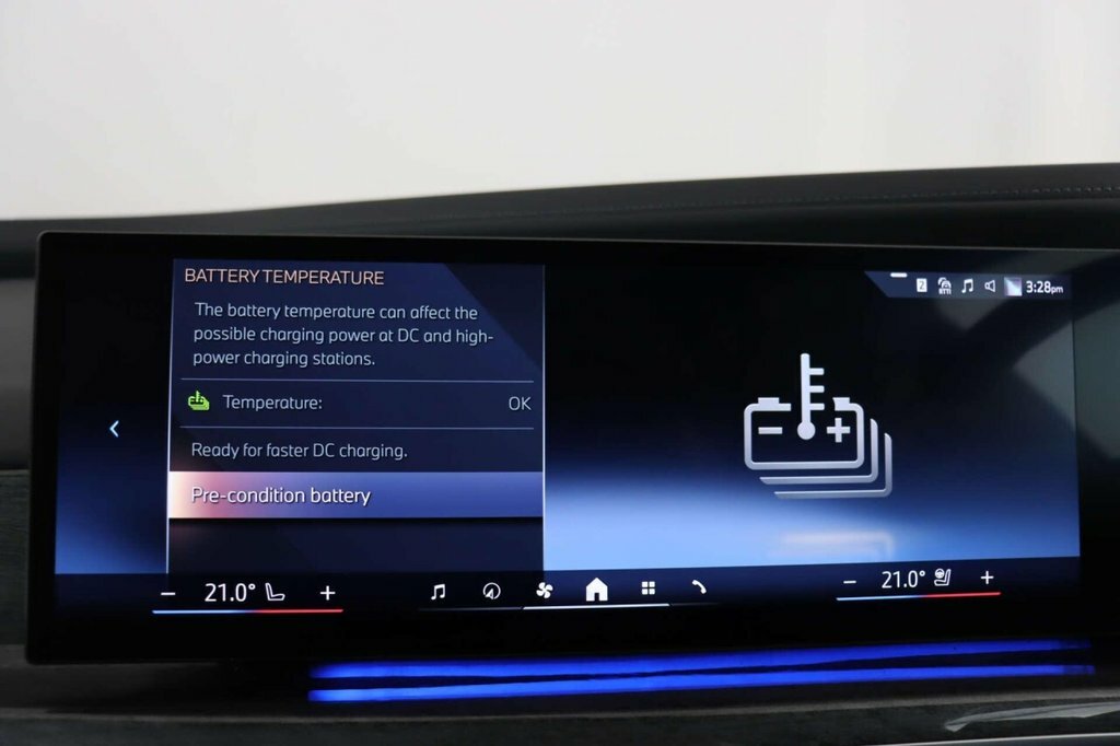 BMW i7 Saloon Black #102