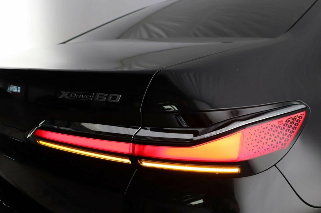 BMW i7 Saloon Black #56