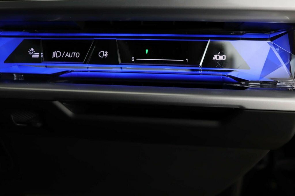 BMW i7 Saloon Black #32