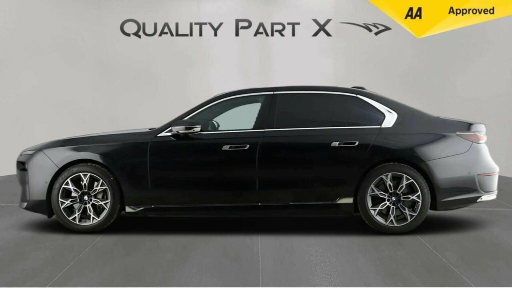 BMW i7 Saloon Black #8
