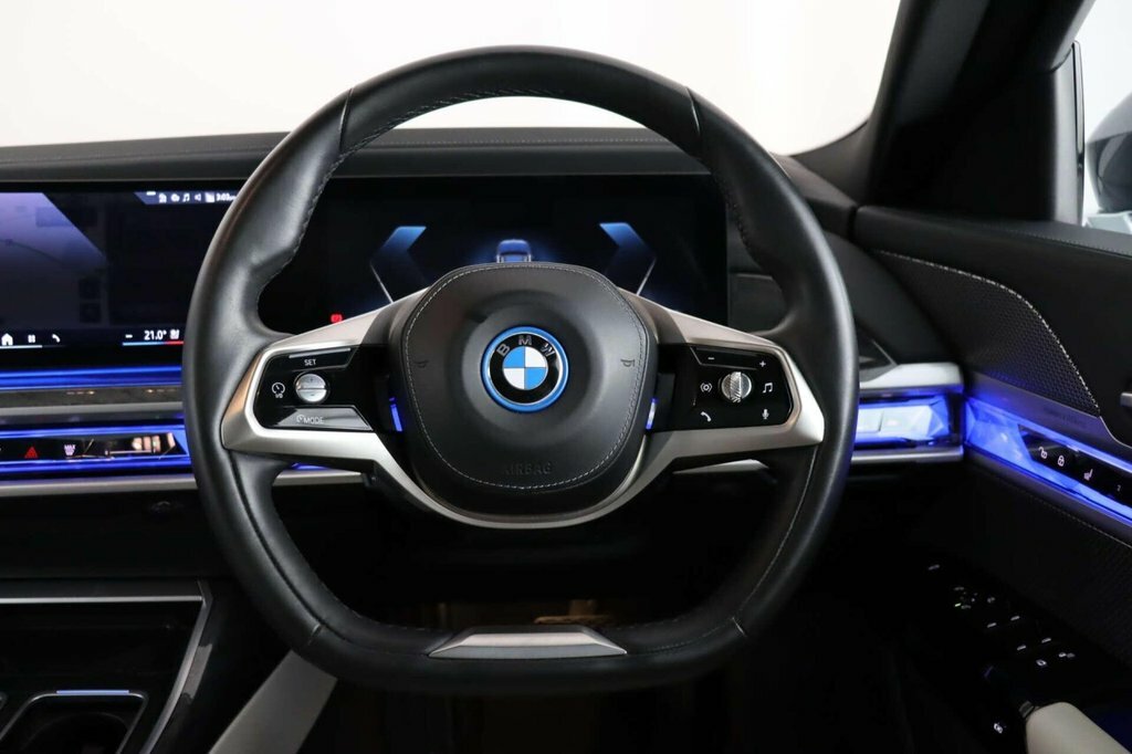 BMW i7 Saloon Black #11