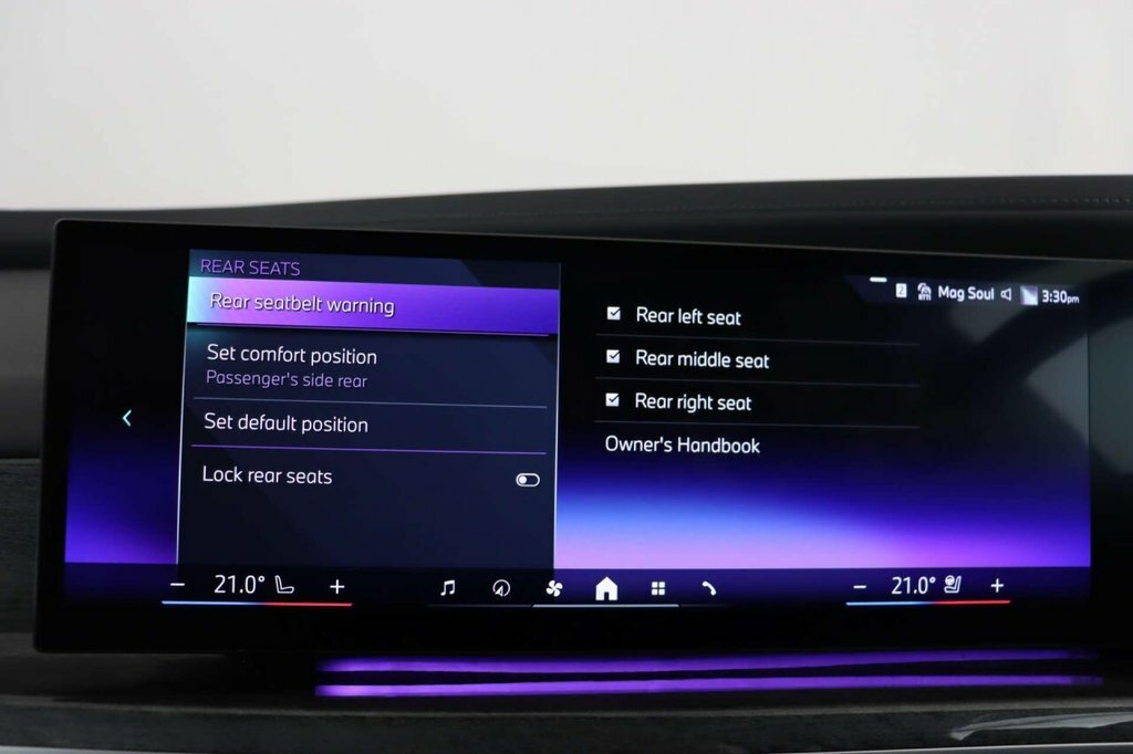 BMW i7 Saloon Black #117