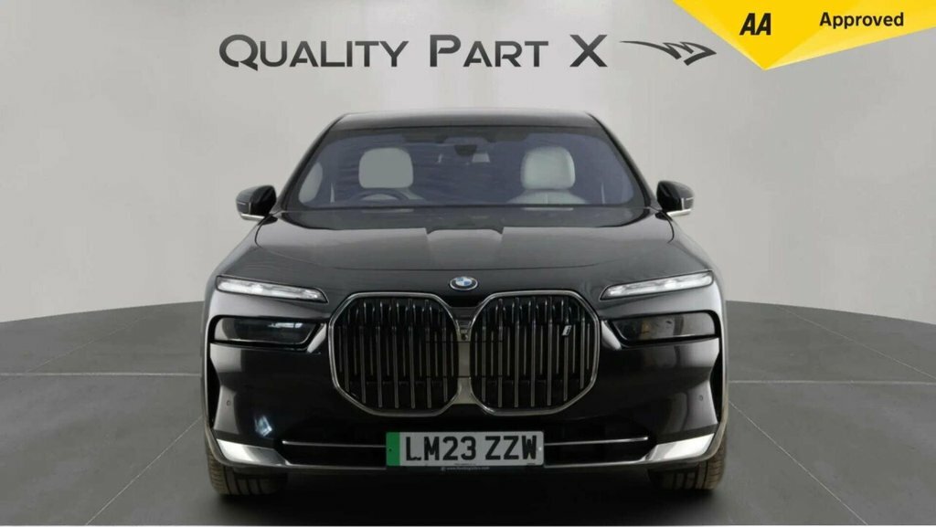 BMW i7 Saloon Black #2