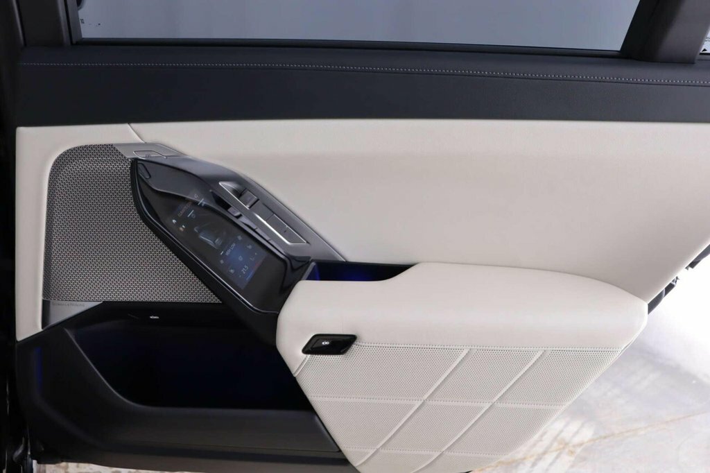 BMW i7 Saloon Black #54