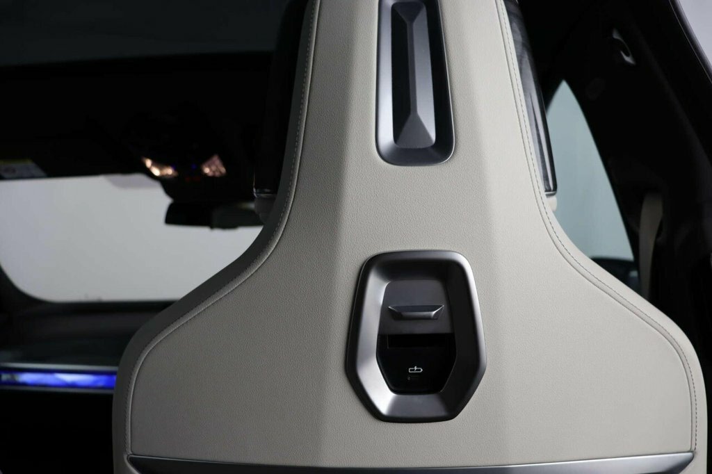 BMW i7 Saloon Black #38