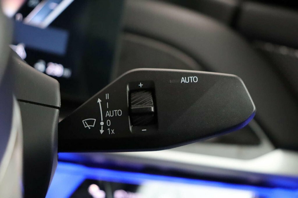 BMW i7 Saloon Black #44