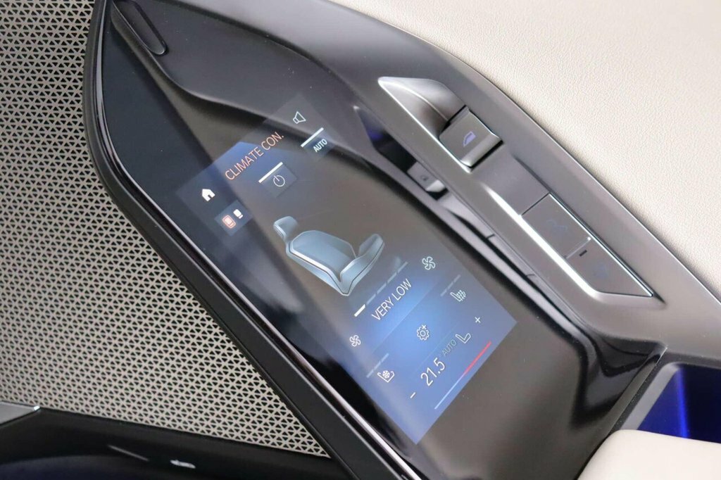 BMW i7 Saloon Black #61