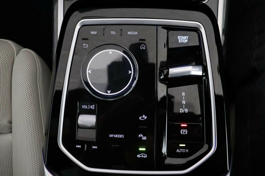 BMW i7 Saloon Black #21
