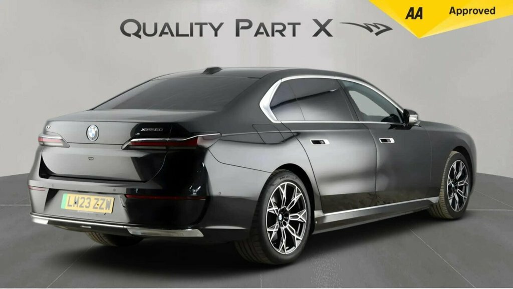 BMW i7 Saloon Black #5