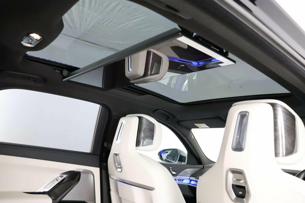 BMW i7 Saloon Black #50