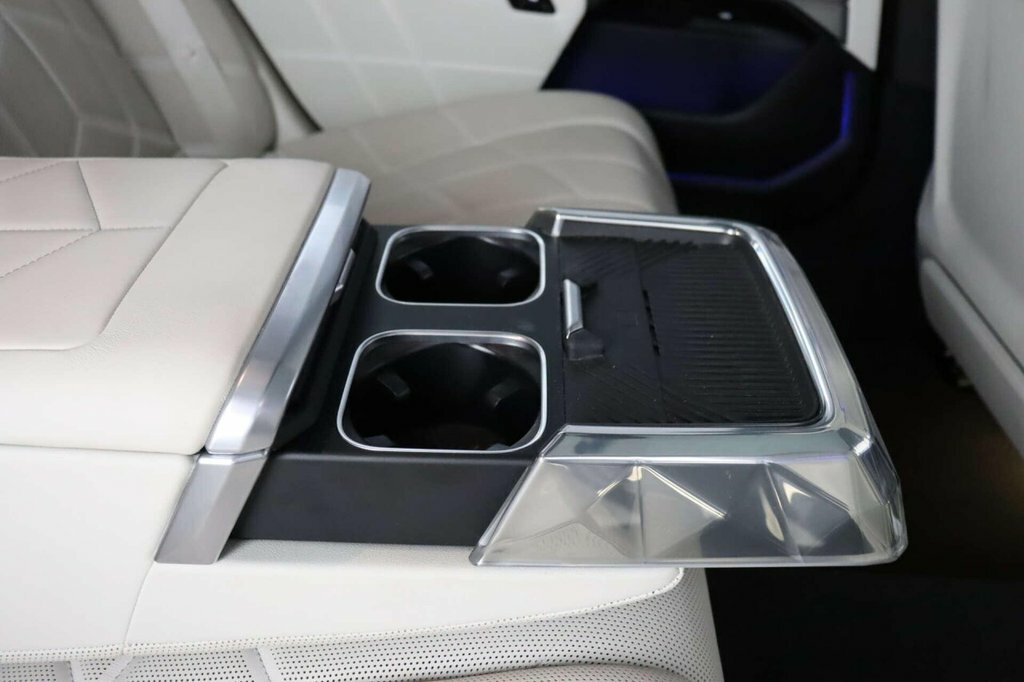 BMW i7 Saloon Black #20