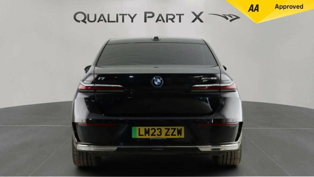 BMW i7 Saloon Black #6