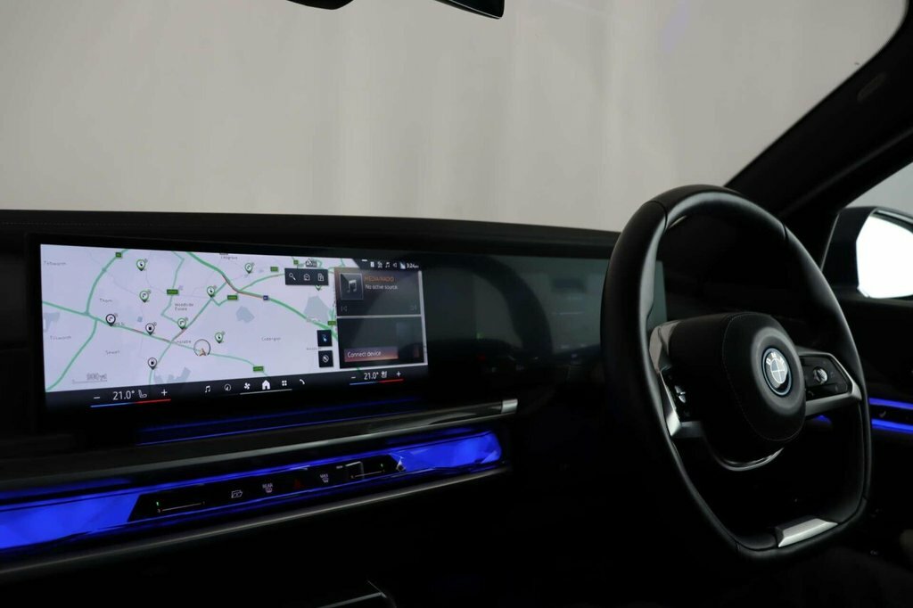 BMW i7 Saloon Black #69