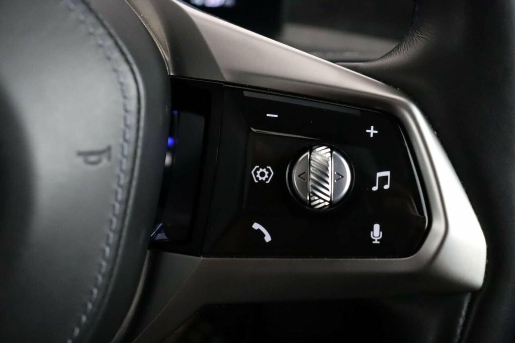 BMW i7 Saloon Black #26