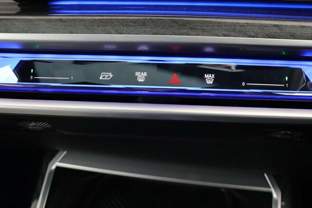 BMW i7 Saloon Black #46