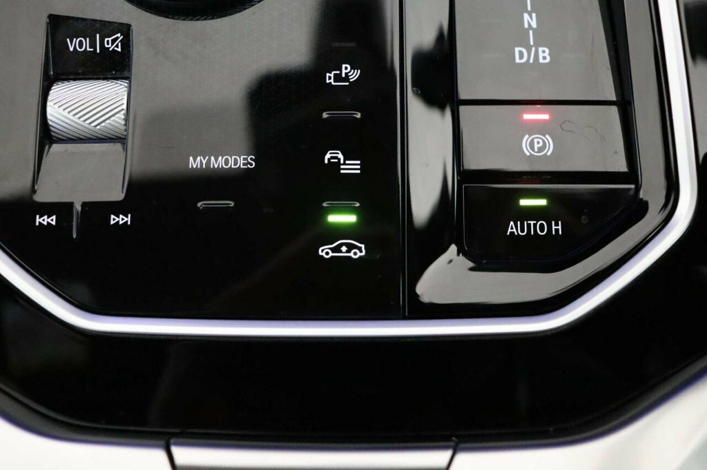 BMW i7 Saloon Black #24