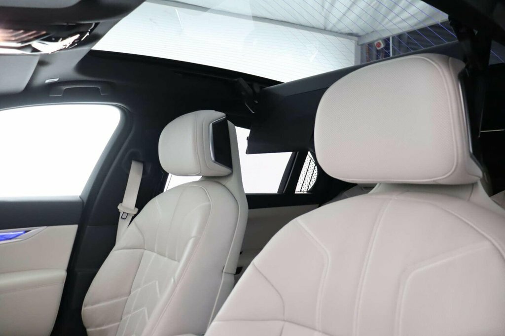 BMW i7 Saloon Black #16