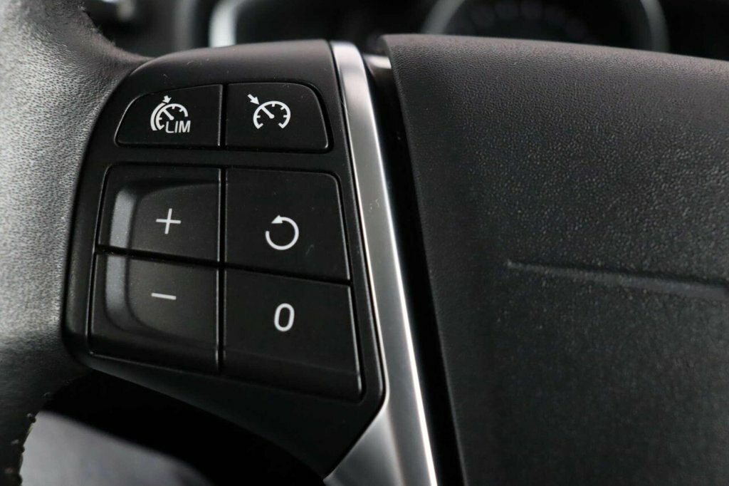 Volvo V40 2.0 D3 Inscription Edition Hatchback Silver #24