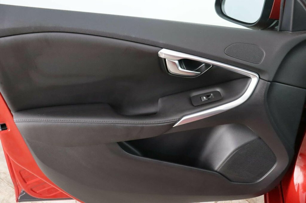Volvo V40 2.0 D3 Inscription Edition Hatchback Silver #28