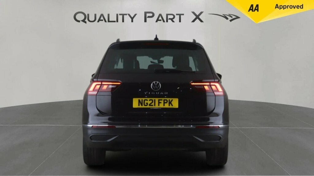 Volkswagen Tiguan 1.5L Life NG21FPK Black #5