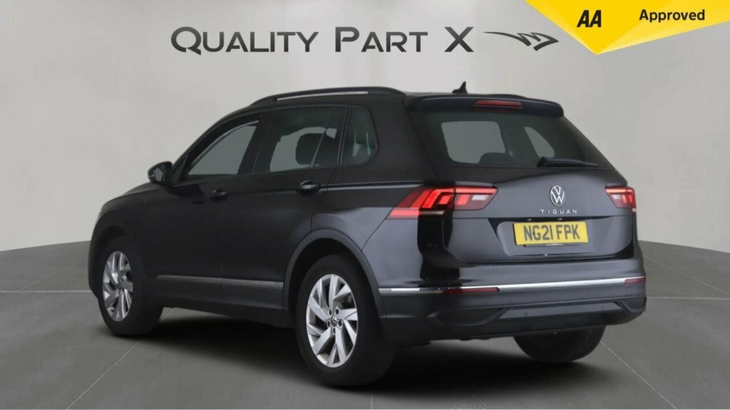 Volkswagen Tiguan 1.5L Life NG21FPK Black #4