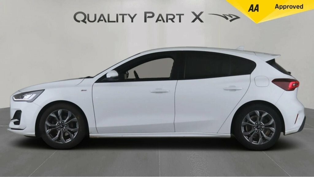 Ford Focus Hatchback YH24AOX White #4