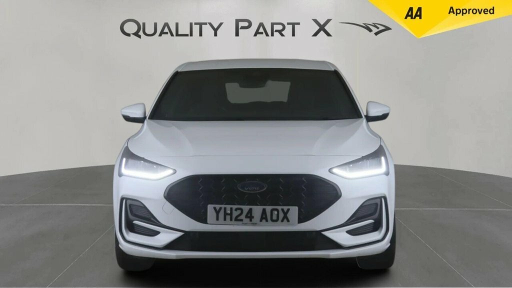 Ford Focus Hatchback YH24AOX White #2