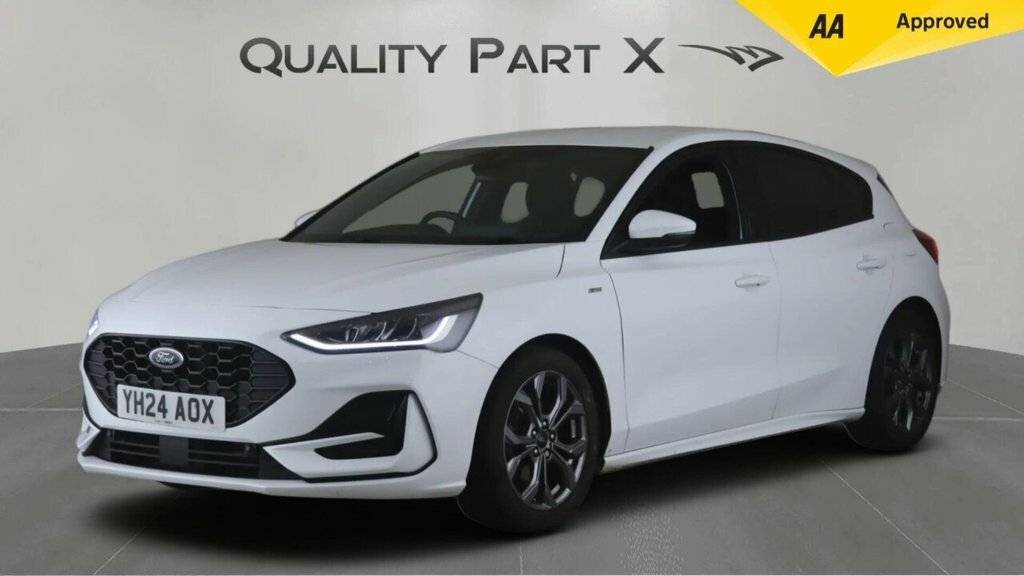 Ford Focus Hatchback YH24AOX White #3