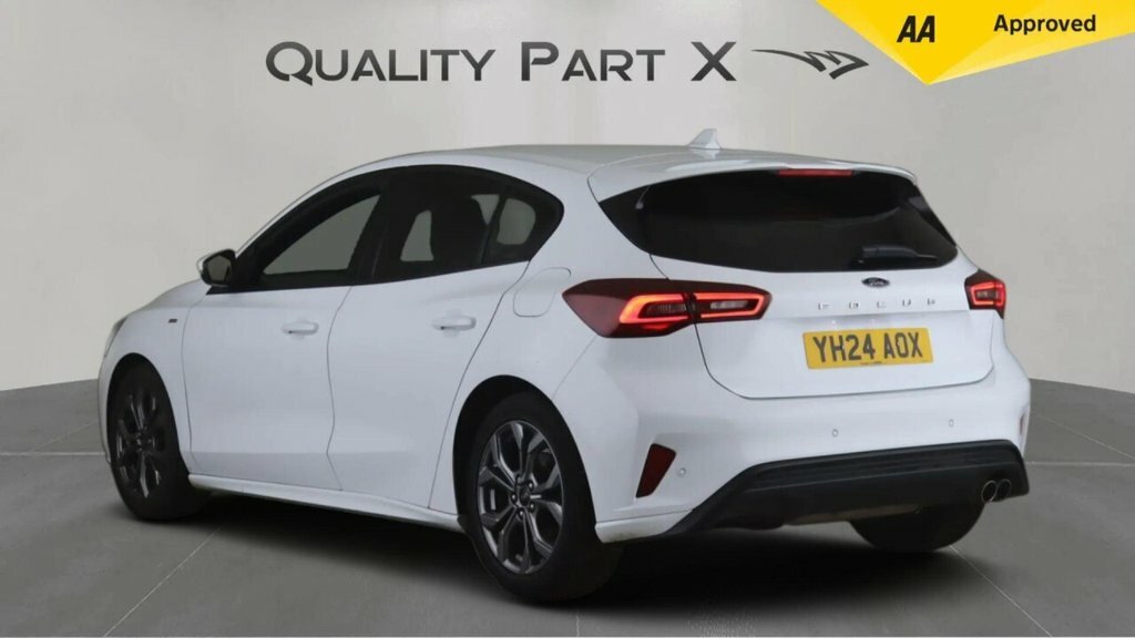 Ford Focus Hatchback YH24AOX White #5