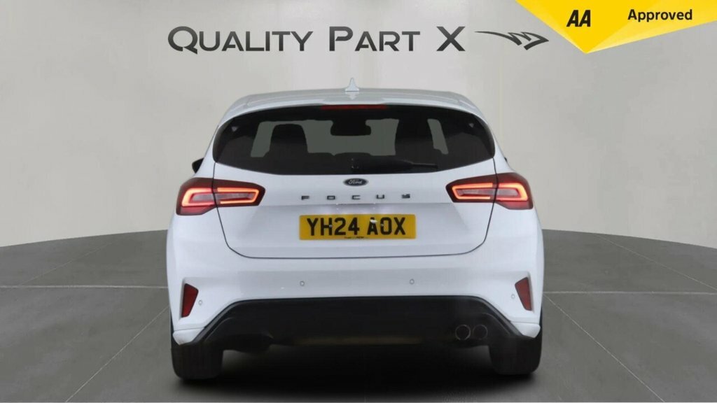 Ford Focus Hatchback YH24AOX White #6