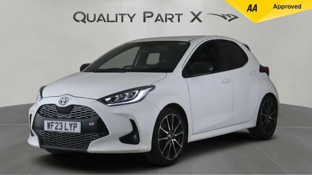 Toyota Yaris Hatchback WF23LYP White #3