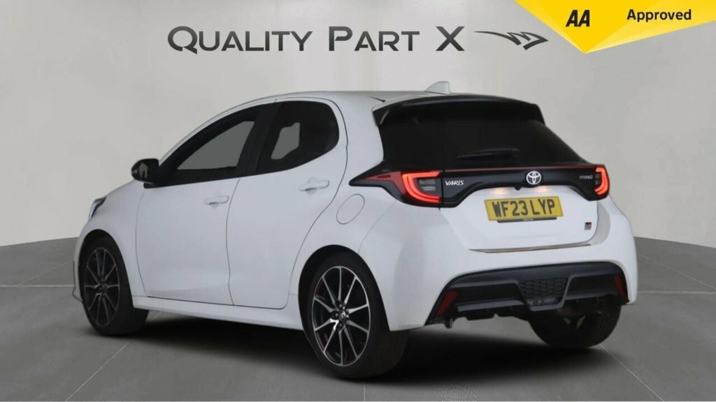 Toyota Yaris Hatchback WF23LYP White #5