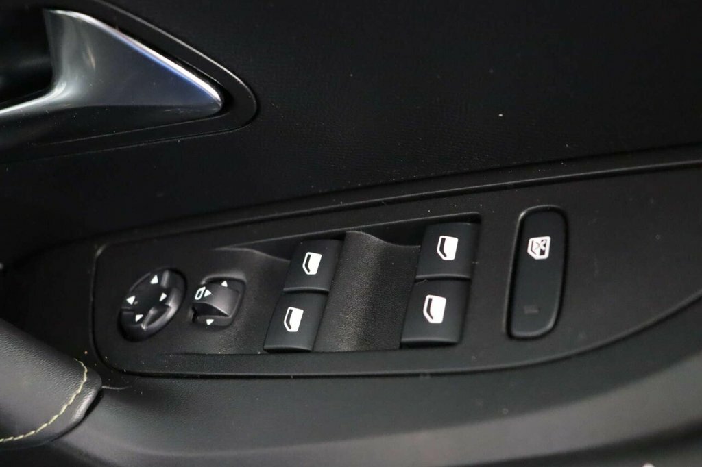 Peugeot e-2008 115Kw Active 54Kwh Grey #17