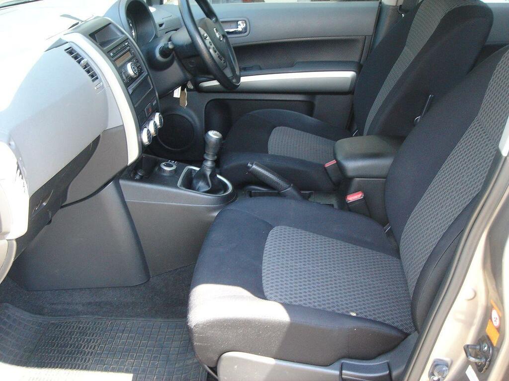 Nissan X-Trail Suv Silver #16