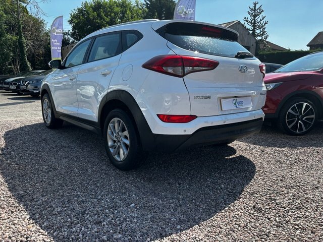 Hyundai Tucson 1.7 Crdi Blue Drive Se Nav Suv E SD17FRK White #4